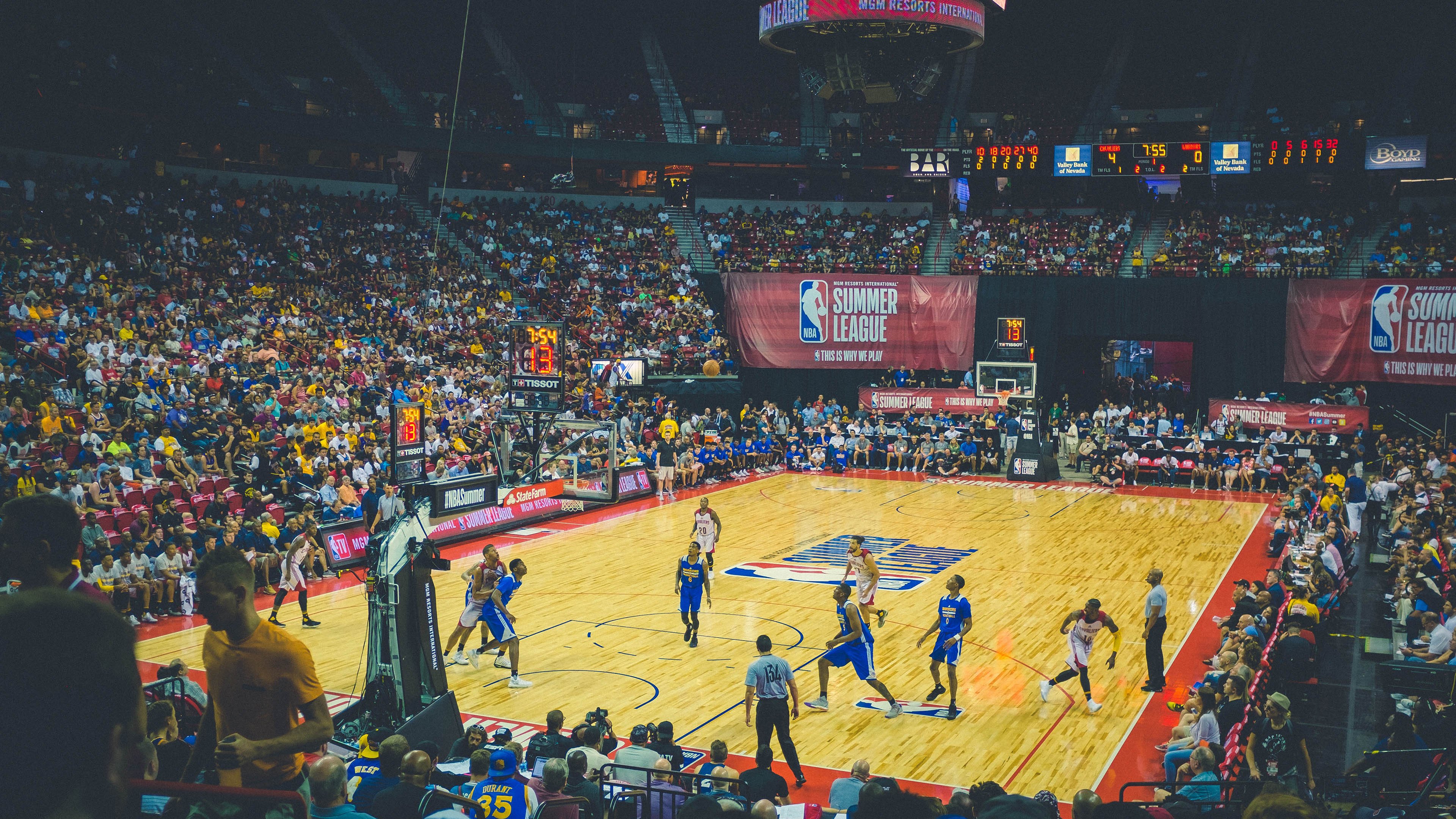 爱游戏体育入口-《2025年电竞市场日益成熟，全球营收持续上升》，2023年全球电竞人口将达20亿