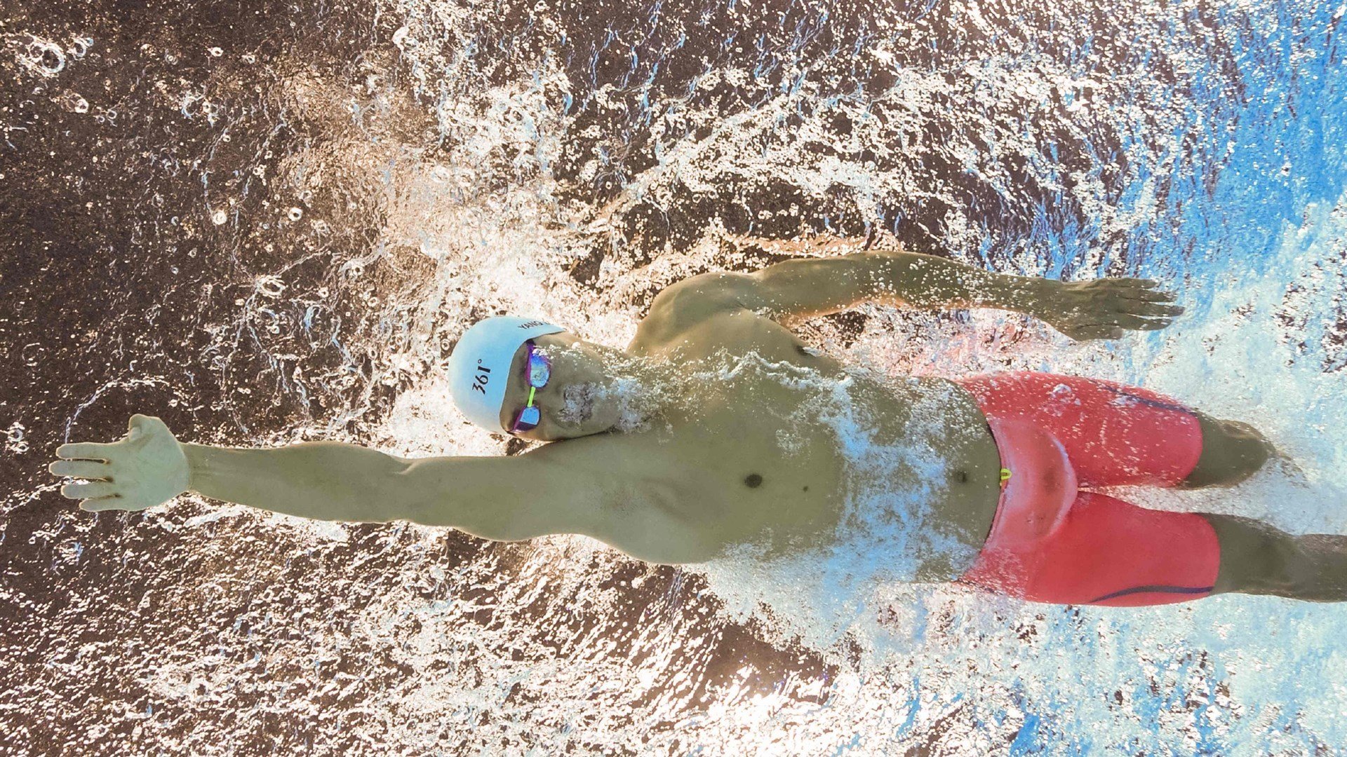 观众参与感：现场投票与互动环节，观众投票为主